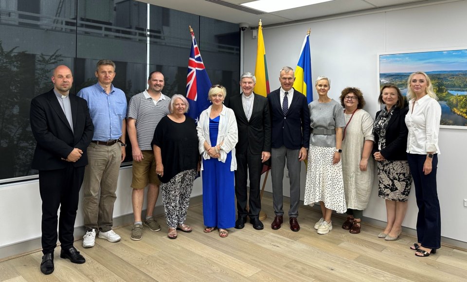 Ambasadoje lankėsi ypatingi svečiai iš Lietuvos: J. E. arkivyskupas Lionginas Virbalas ir filmavimo grupė